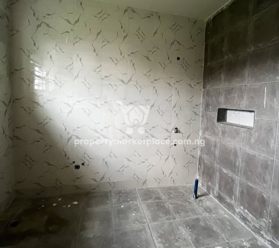 5 bedroom detached duplex with swimming pool