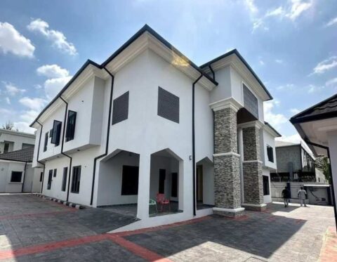 6 bedroom detached duplex with 2 rooms Bq