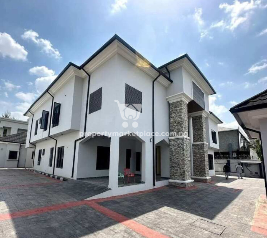 6 bedroom detached duplex with 2 rooms Bq