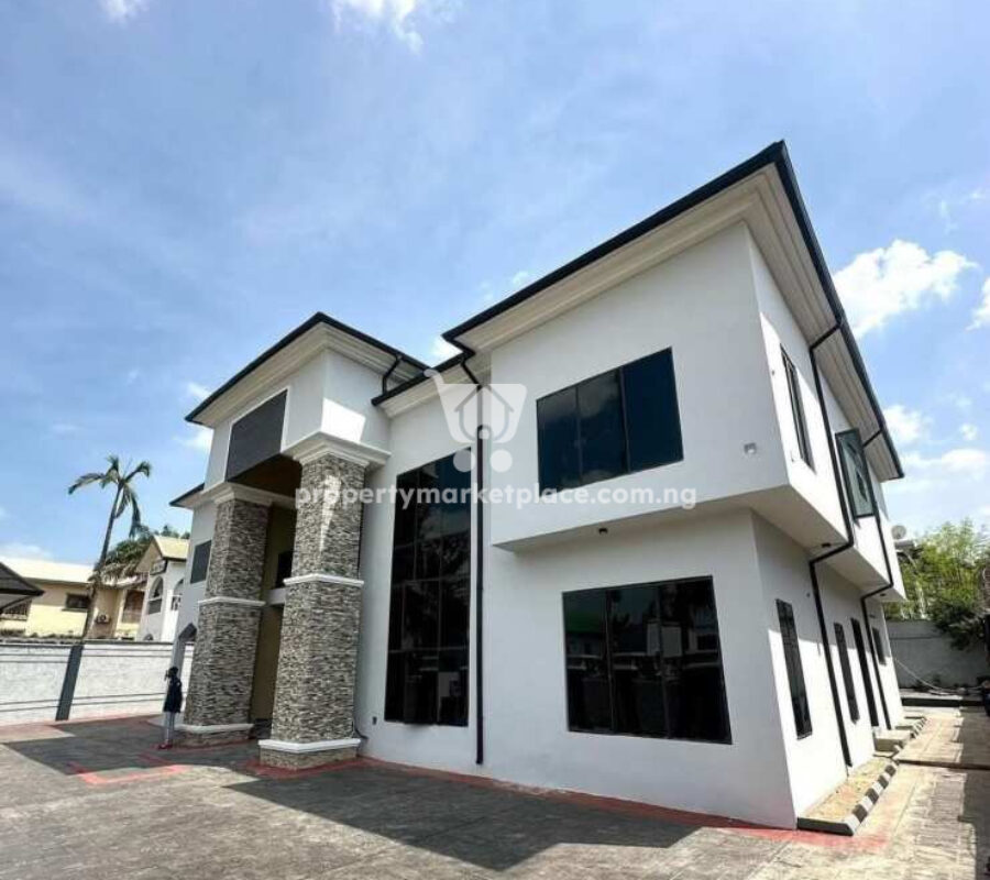 6 bedroom detached duplex with 2 rooms Bq