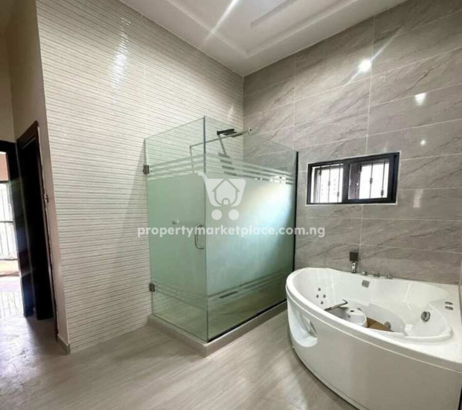 6 bedroom detached duplex with 2 rooms Bq