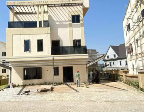 6 bedroom detached duplex with Bq in an estate