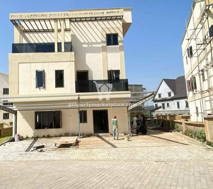6 bedroom detached duplex with Bq in an estate