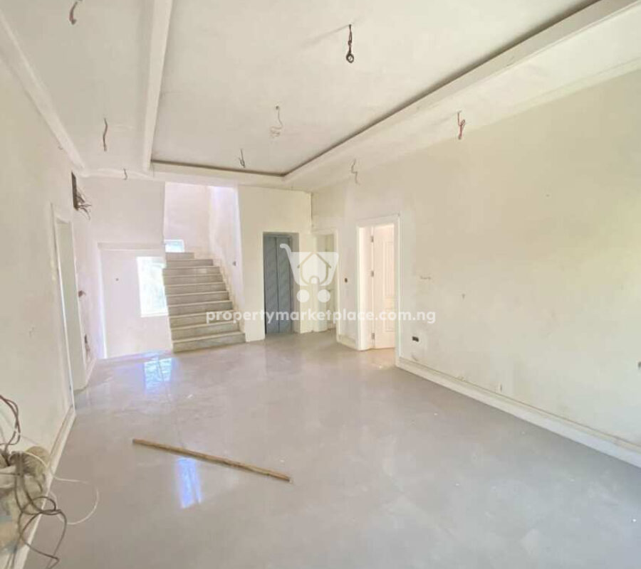6 bedroom detached duplex with Bq in an estate