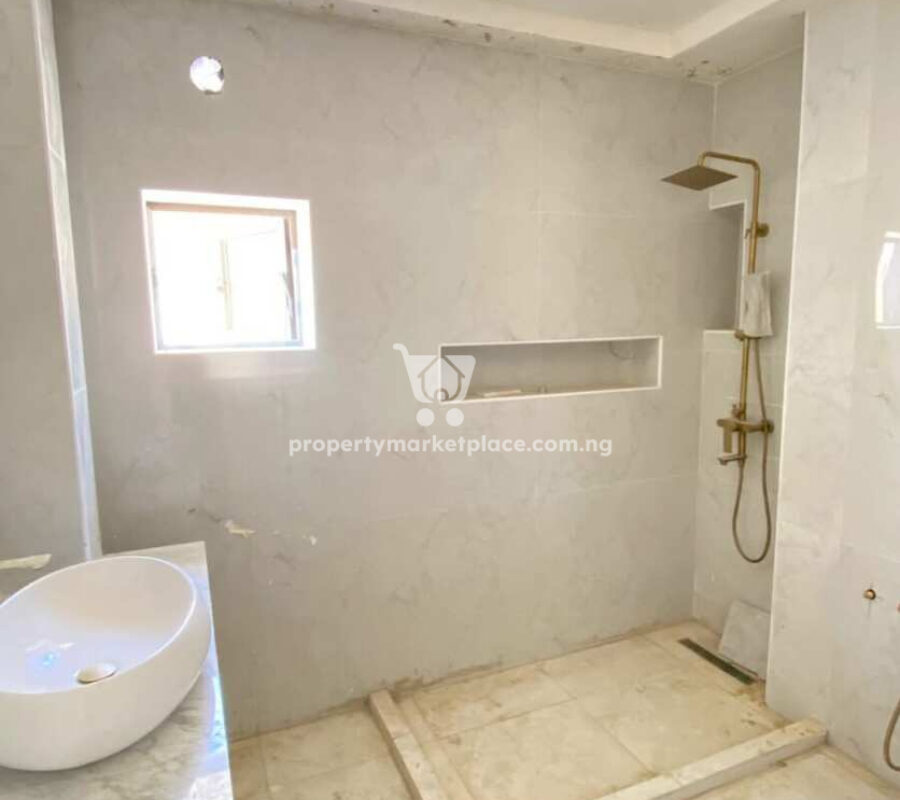 6 bedroom detached duplex with Bq in an estate