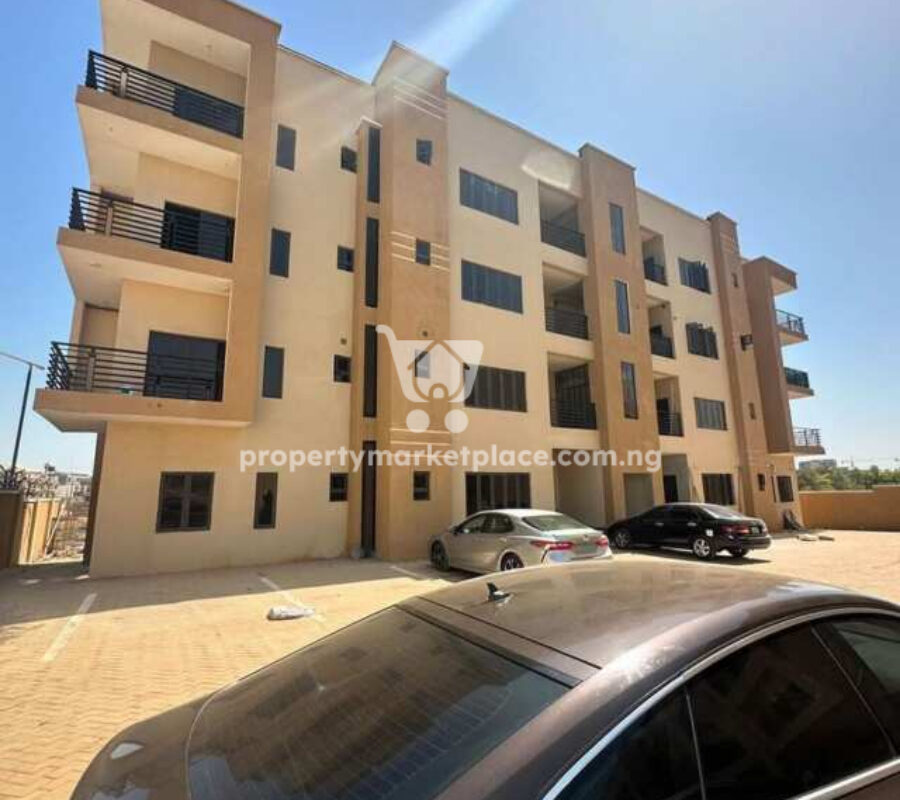 Luxury 3 bedroom flat with a room boys quarters