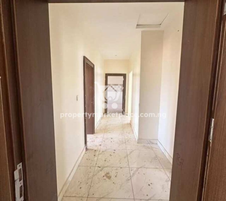 Luxury 3 bedroom flat with a room boys quarters