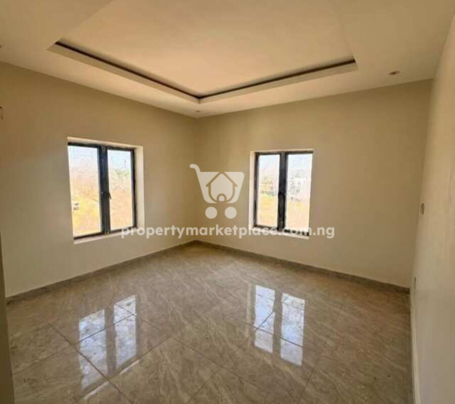 Luxury 3 bedroom flat with a room boys quarters