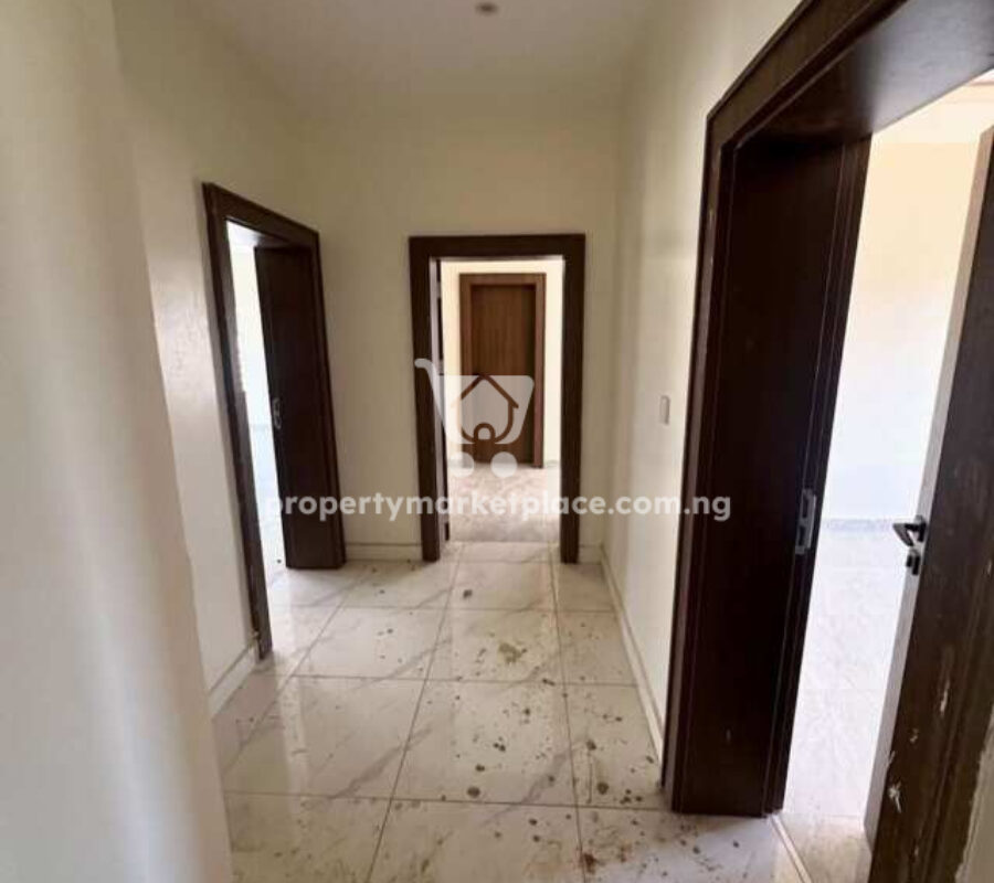 Luxury 3 bedroom flat with a room boys quarters