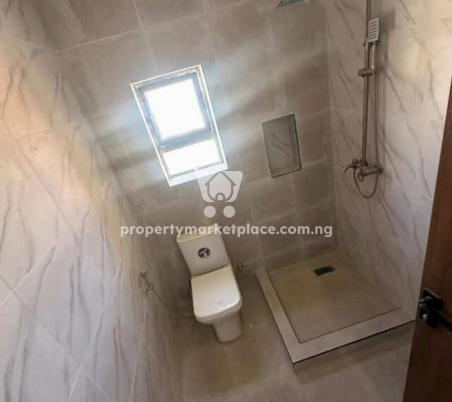 Luxury 3 bedroom flat with a room boys quarters