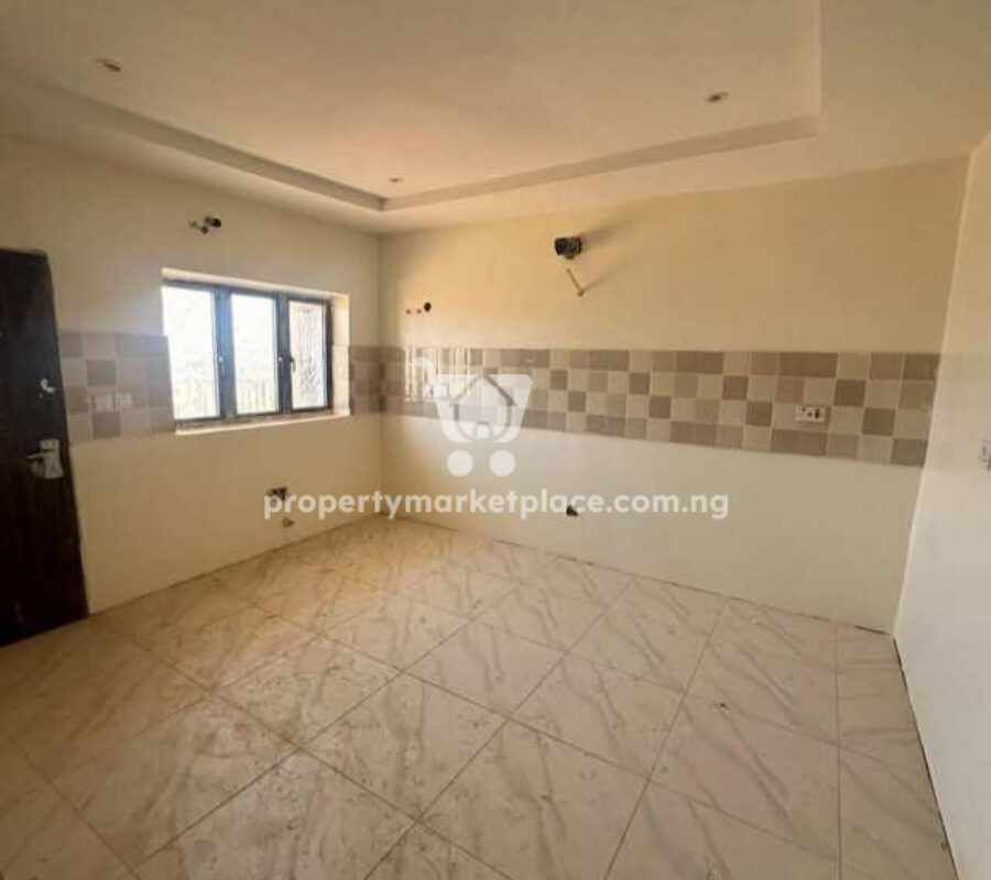 Luxury 3 bedroom flat with a room boys quarters