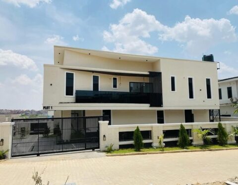 Nicely finished 5 bedroom detached duplex with swimming pool