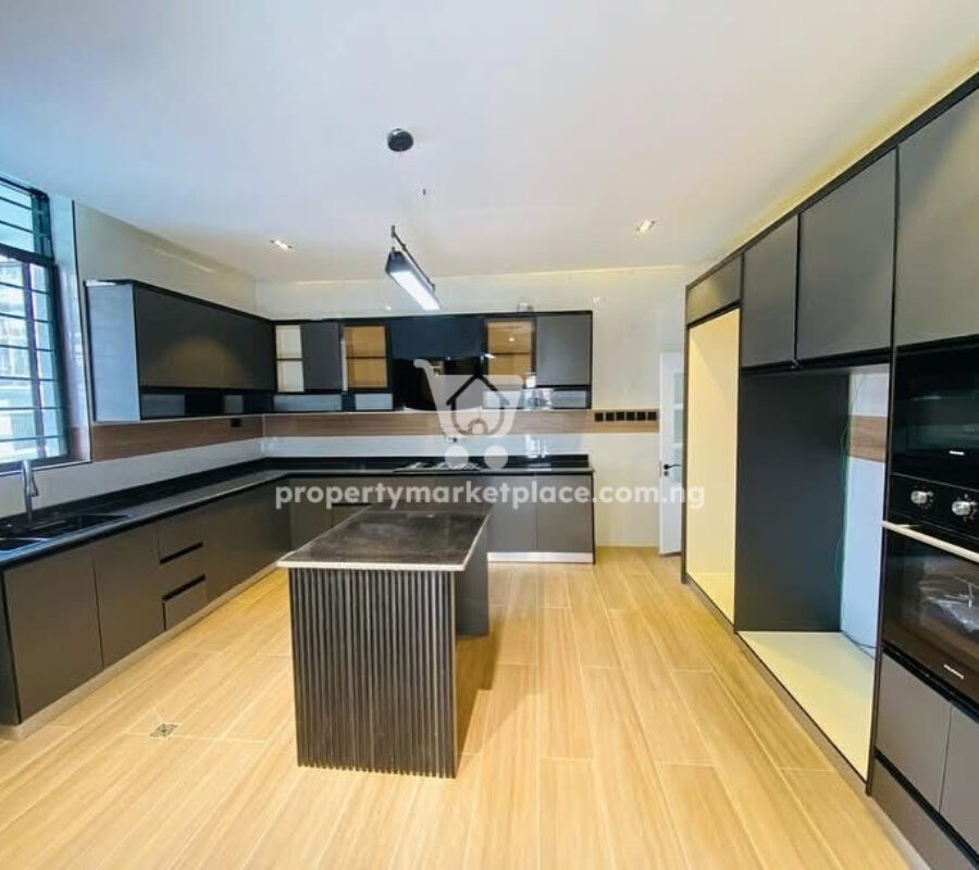 Nicely finished 5 bedroom detached duplex with swimming pool