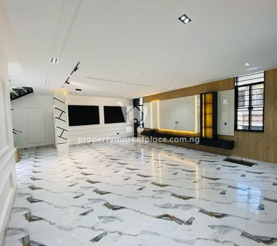 Nicely finished 5 bedroom detached duplex with swimming pool