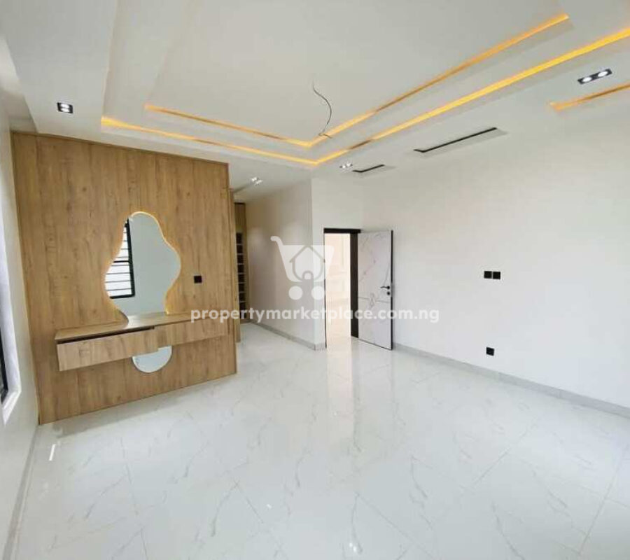 Nicely finished 5 bedroom detached duplex with swimming pool