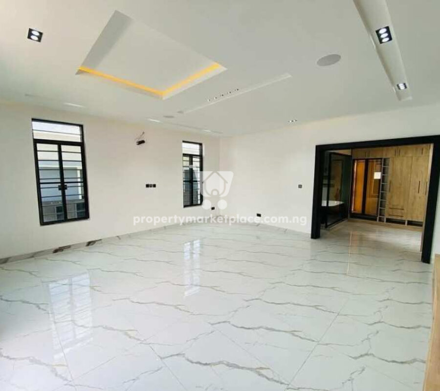 Nicely finished 5 bedroom detached duplex with swimming pool