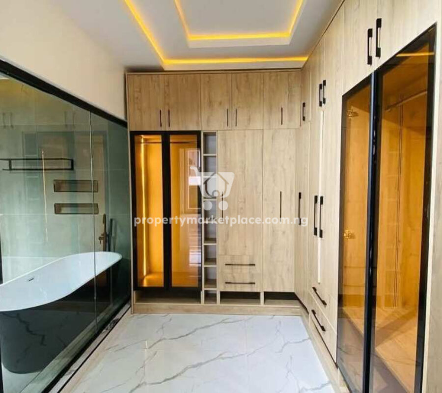 Nicely finished 5 bedroom detached duplex with swimming pool