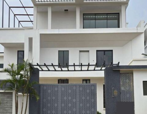 6 bedroom detached duplex with swimming pool
