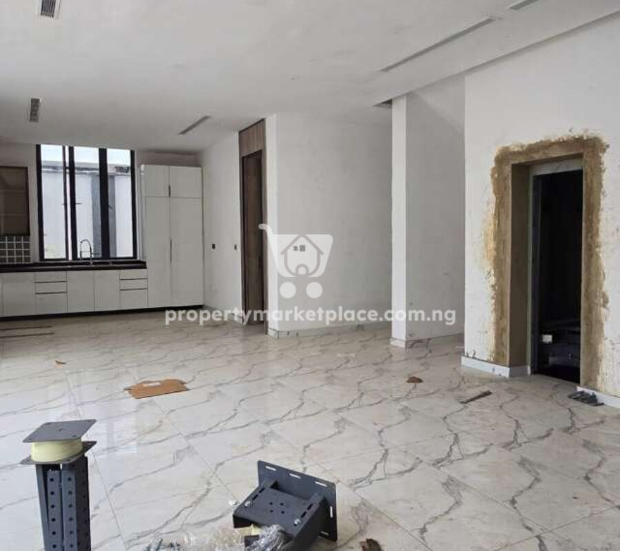 6 bedroom detached duplex with swimming pool