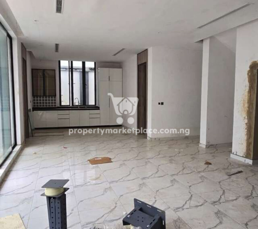 6 bedroom detached duplex with swimming pool