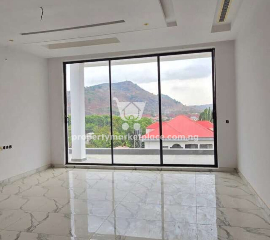 6 bedroom detached duplex with swimming pool