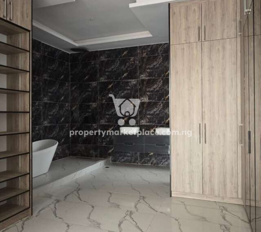 6 bedroom detached duplex with swimming pool