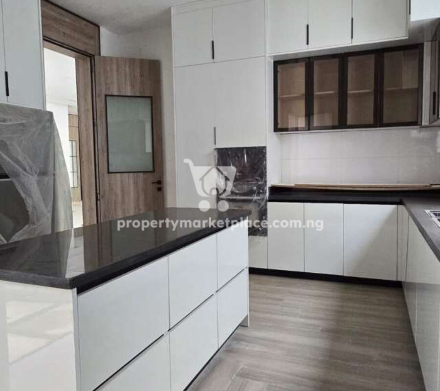 6 bedroom detached duplex with swimming pool