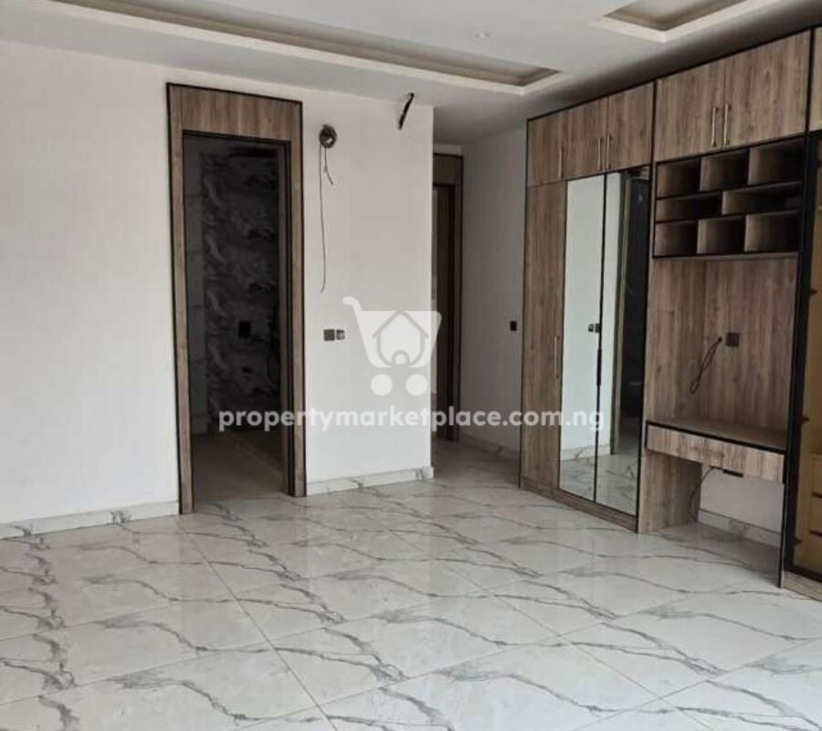6 bedroom detached duplex with swimming pool