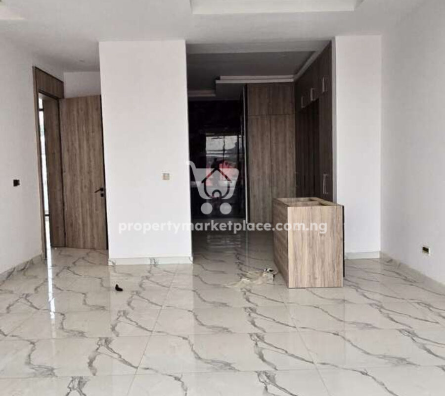 6 bedroom detached duplex with swimming pool