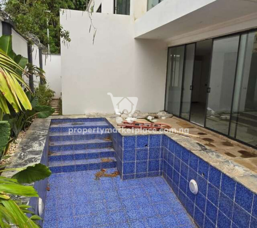 6 bedroom detached duplex with swimming pool