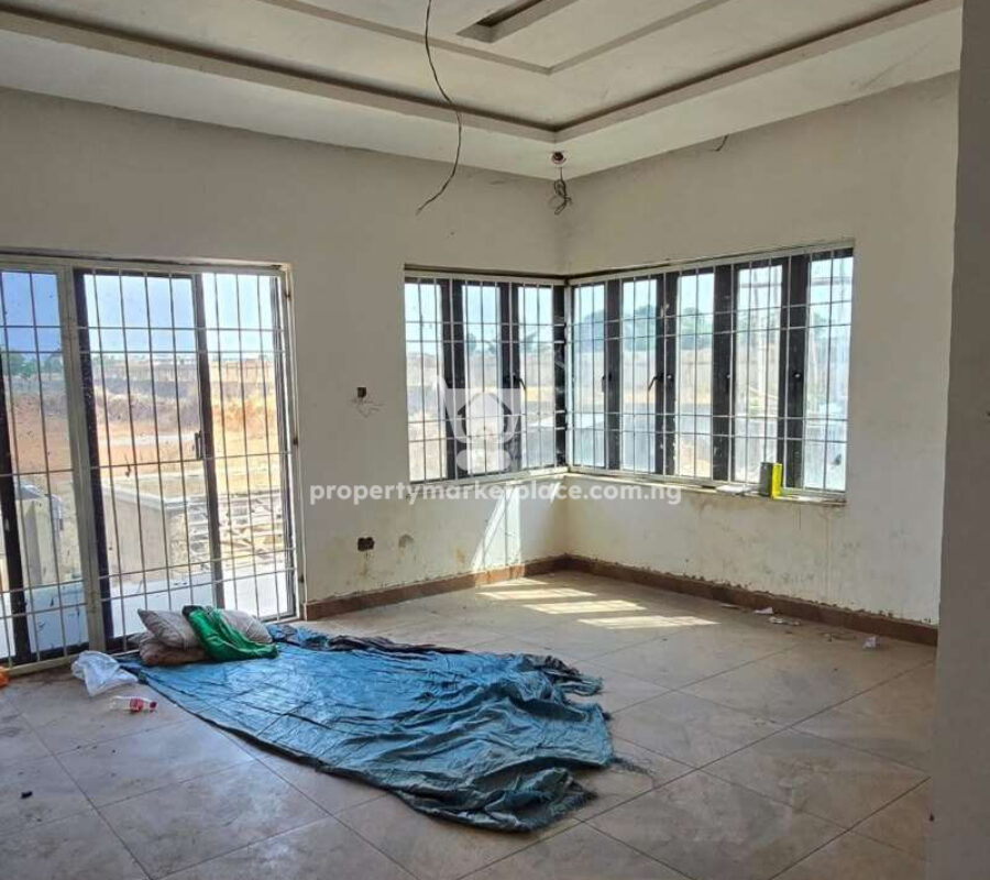 5 bedroom detached duplex with 2 rooms Bq (semi-finished)