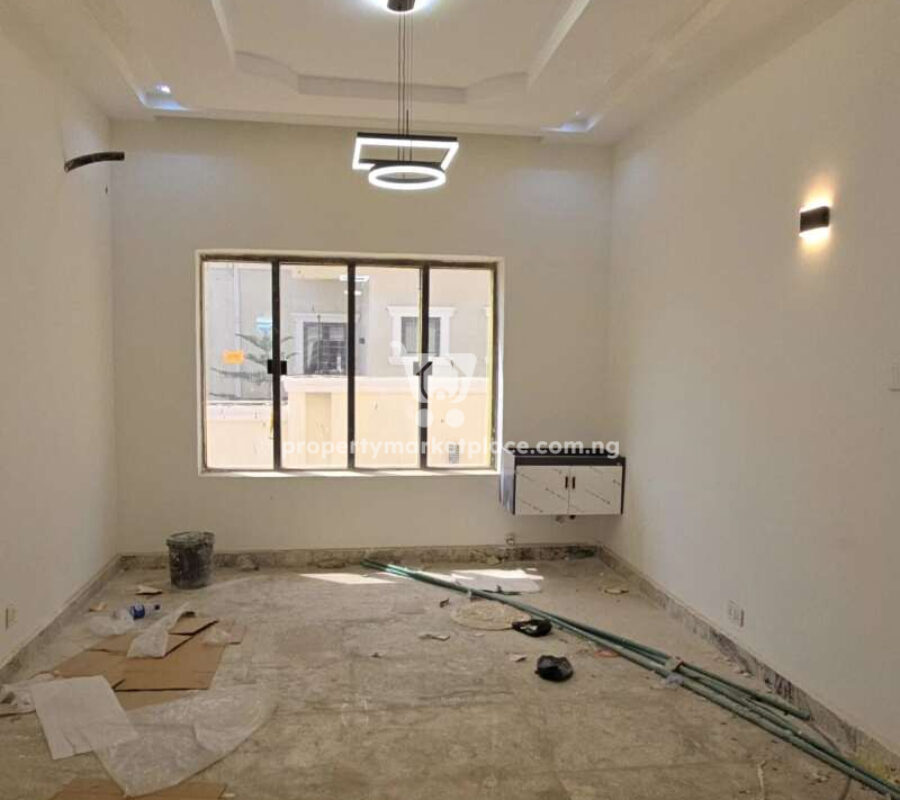 5 bedroom detached duplex with 2 rooms boys quarters
