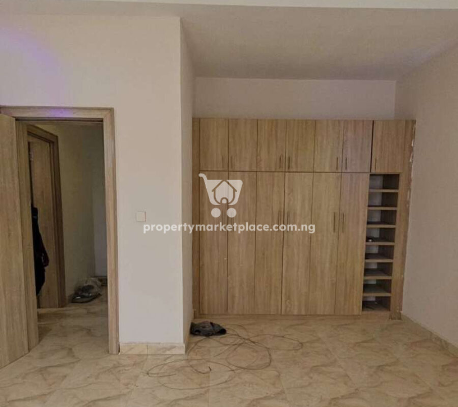 5 bedroom detached duplex with 2 rooms boys quarters