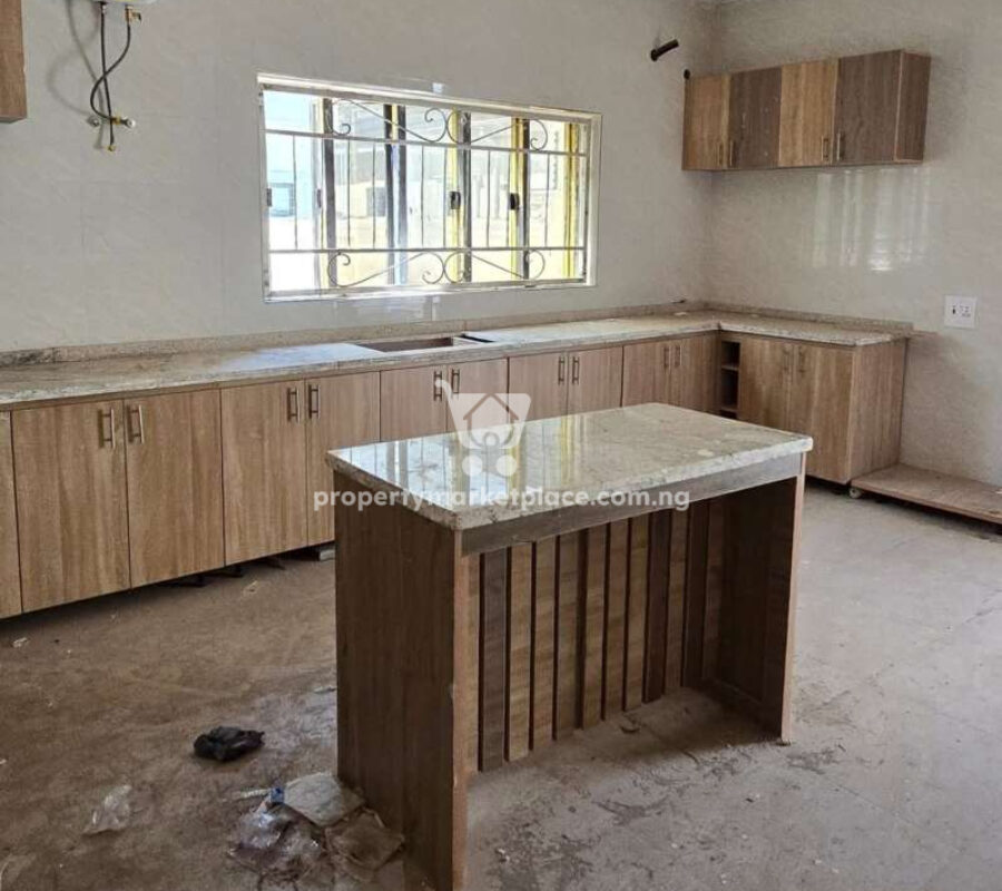 5 bedroom detached duplex with 2 rooms boys quarters