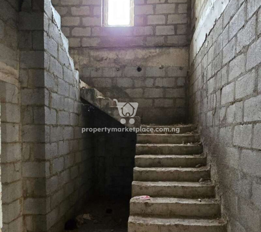 5 bedroom semi-detached duplex with Bq (advanced carcass)