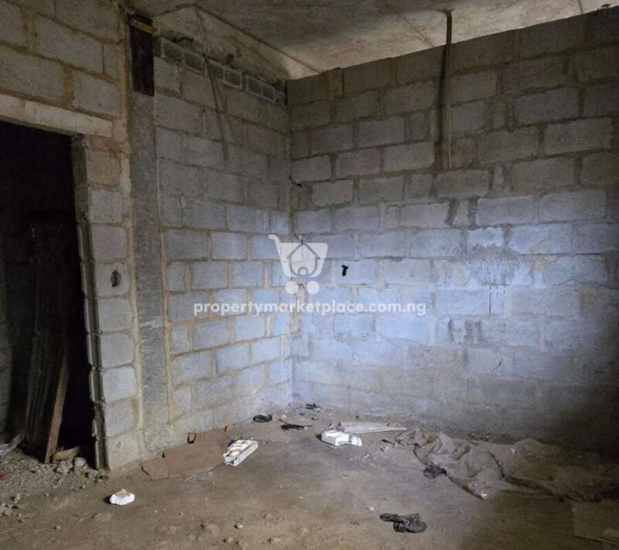 5 bedroom semi-detached duplex with Bq (advanced carcass)