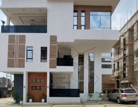 5 bedroom detached duplex with a room boys quarters