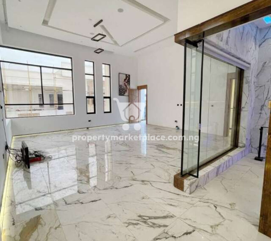 5 bedroom detached duplex with a room boys quarters