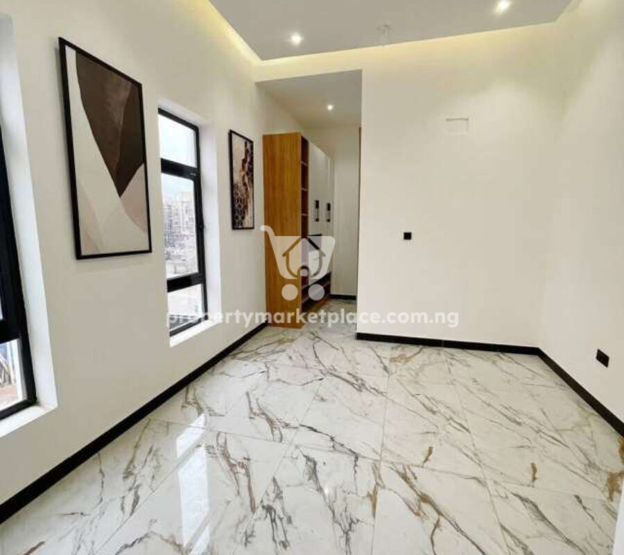 5 bedroom detached duplex with a room boys quarters