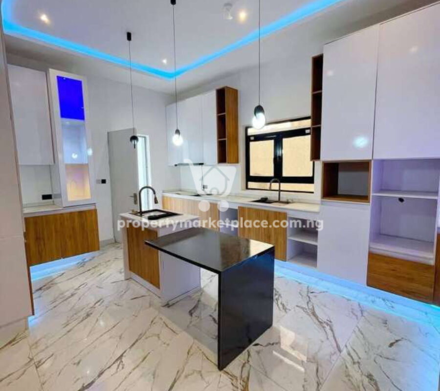 5 bedroom detached duplex with a room boys quarters
