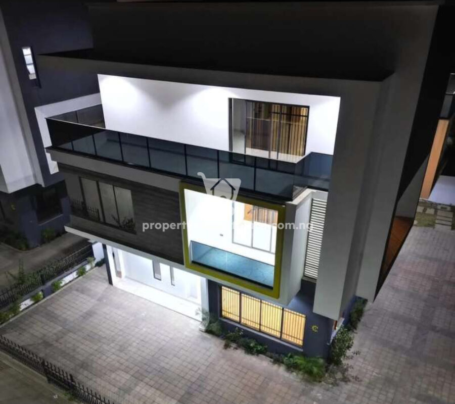 6 bedroom detached duplex with a room boys quarters