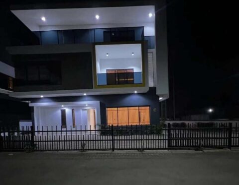 6 bedroom detached duplex with a room boys quarters