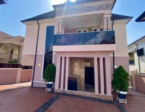 5 bedroom detached duplex with swimming pool