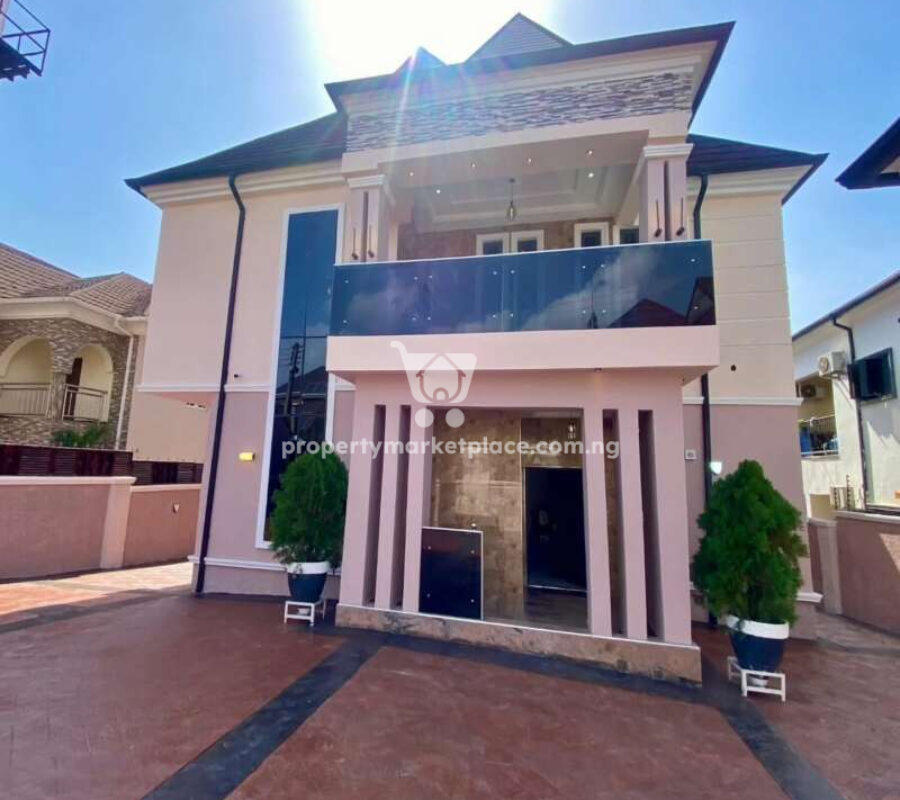 5 bedroom detached duplex with swimming pool