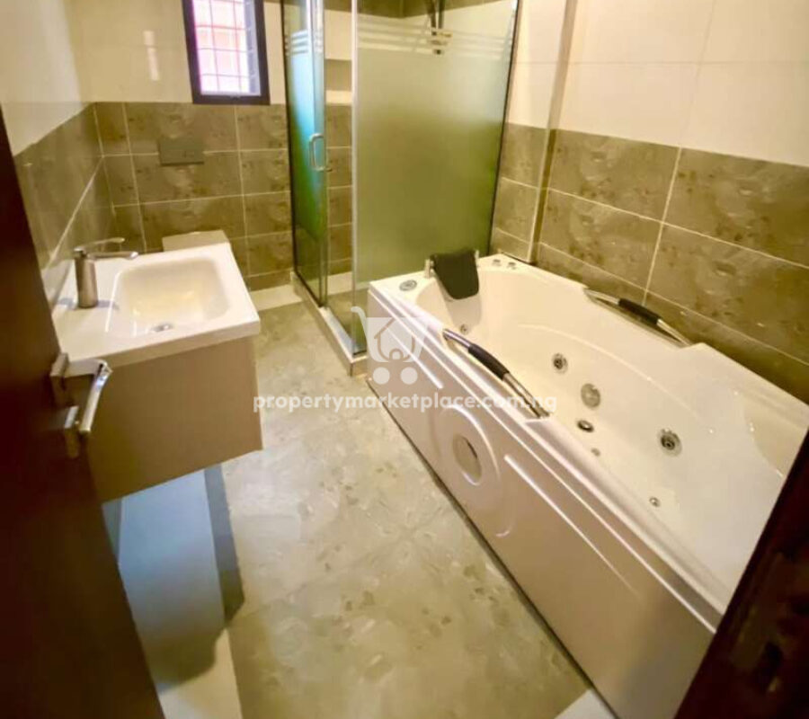 5 bedroom detached duplex with swimming pool