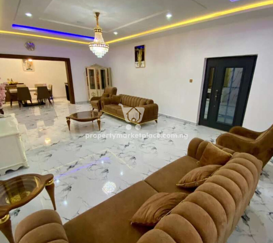 5 bedroom detached duplex with swimming pool