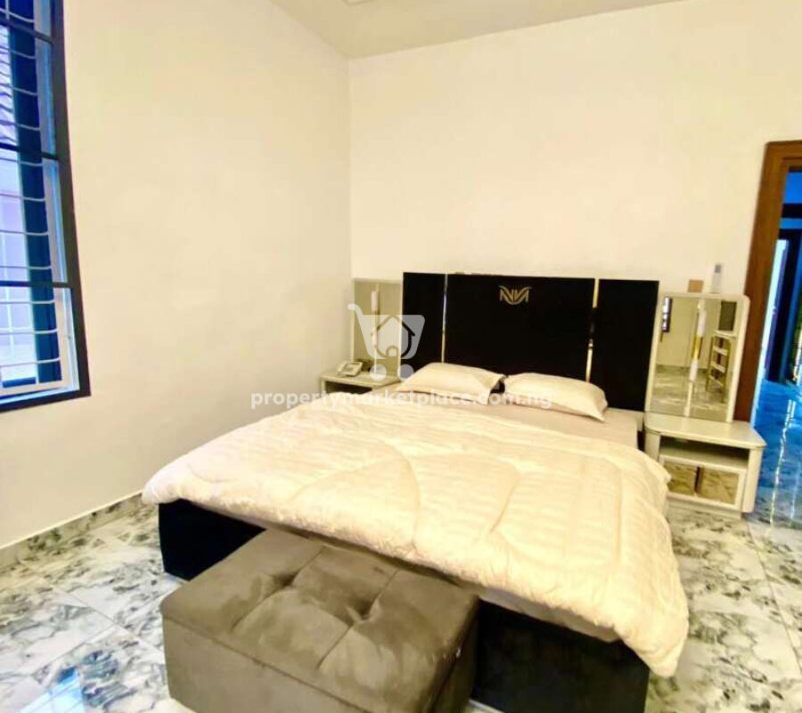 5 bedroom detached duplex with swimming pool