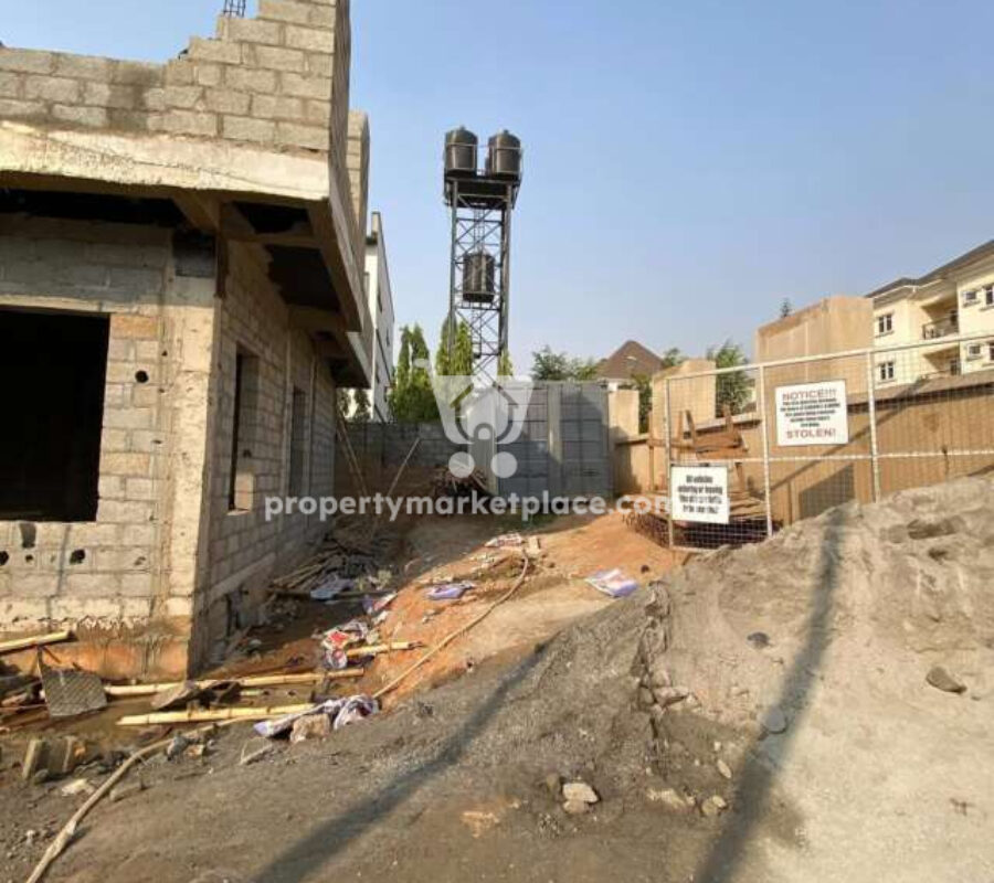 5 bedroom detached duplex with a room boys quarters