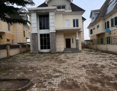 5 bedroom detached duplex with a room boys quarters