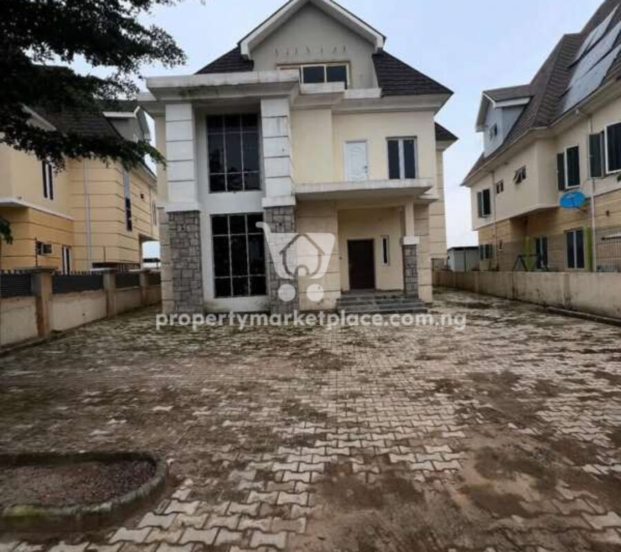 5 bedroom detached duplex with a room boys quarters